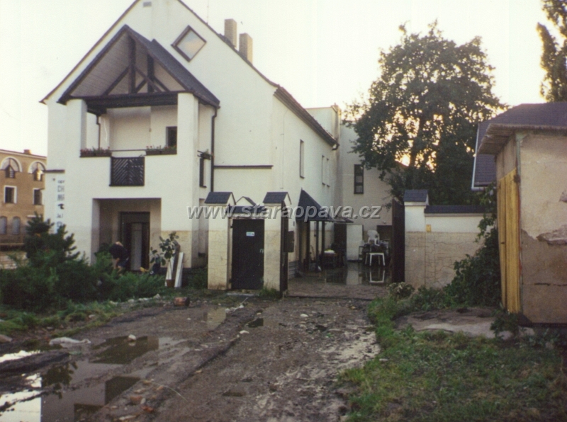 skody1997 (23).jpg - Povodně 1997, škody - Dům Stošenovských